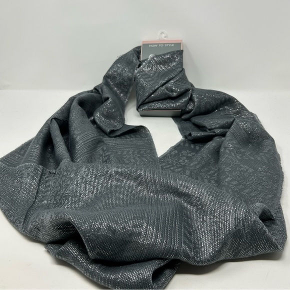 NWT Infinity Loop Gray Patterned Scarf Paisley Metallic - Picture 2 of 8